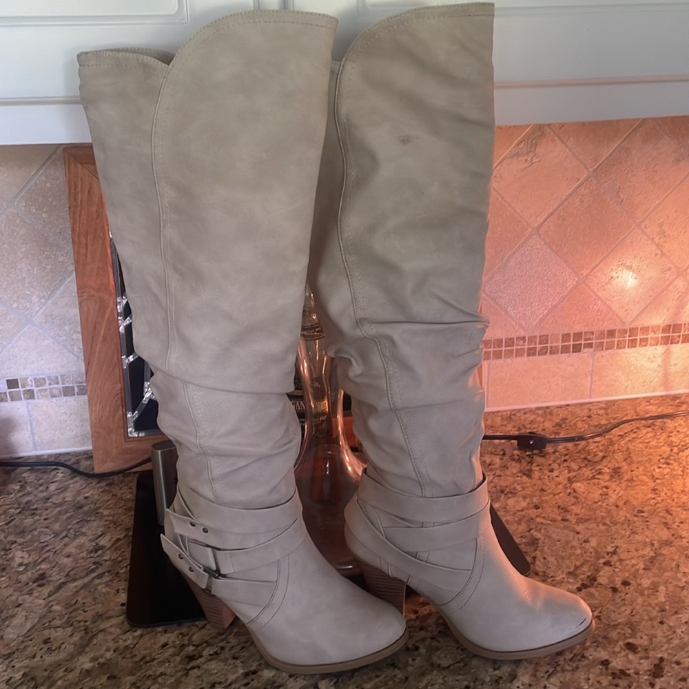 Rue 21 Ladies Cream knee high boots